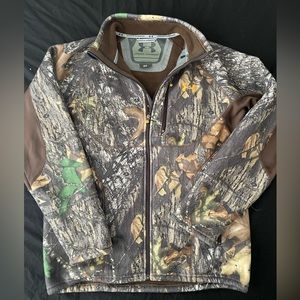 #325 UNDER ARMOUR WOODLANDS (PERFORMANCE) jacket full zip up. With MOSSY OAKcamo